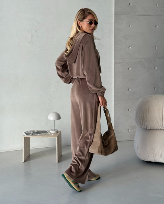 93 Спортивний костюм з велюра на затяжках з вишивкою